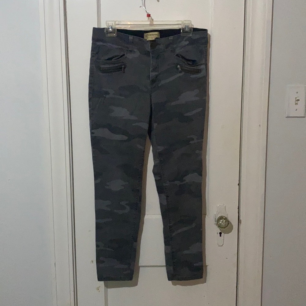 Democracy gray tones camp pants. Great used condition.